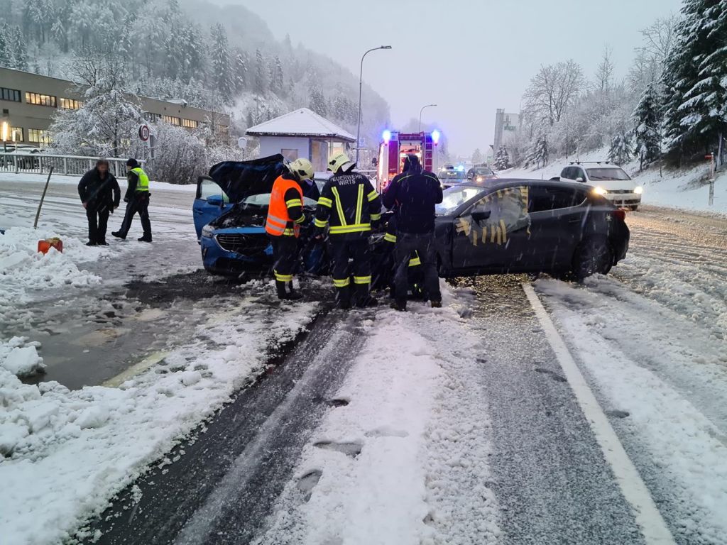 Weiterlesen: Zwei Verkehrsunfälle aufgrund starken Schneefalls